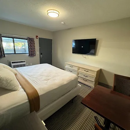 Essence Express Elizabeth Ewr Airport Hotel Exterior photo