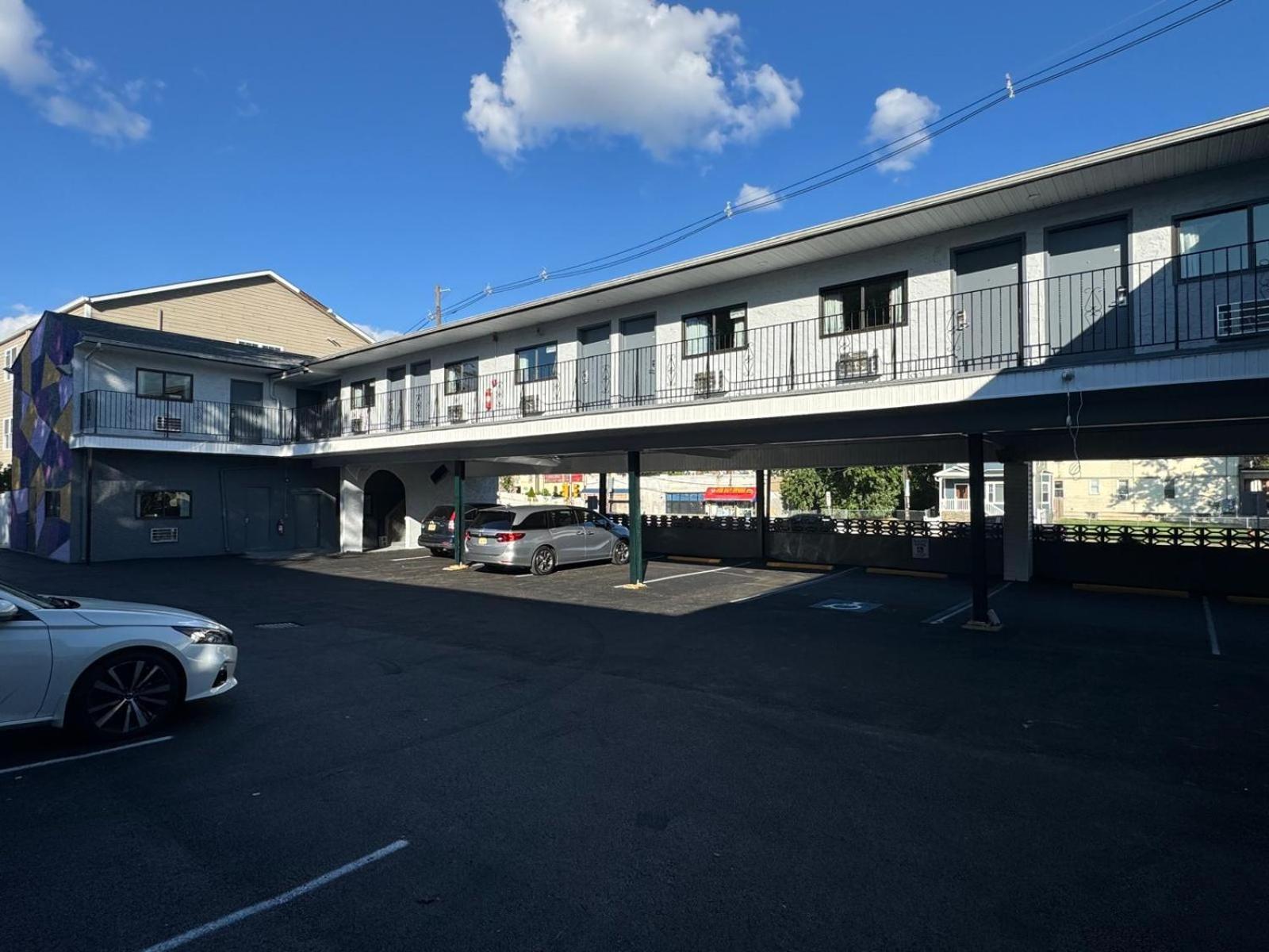 Hotel Essence Express Ewr Airport 2*
