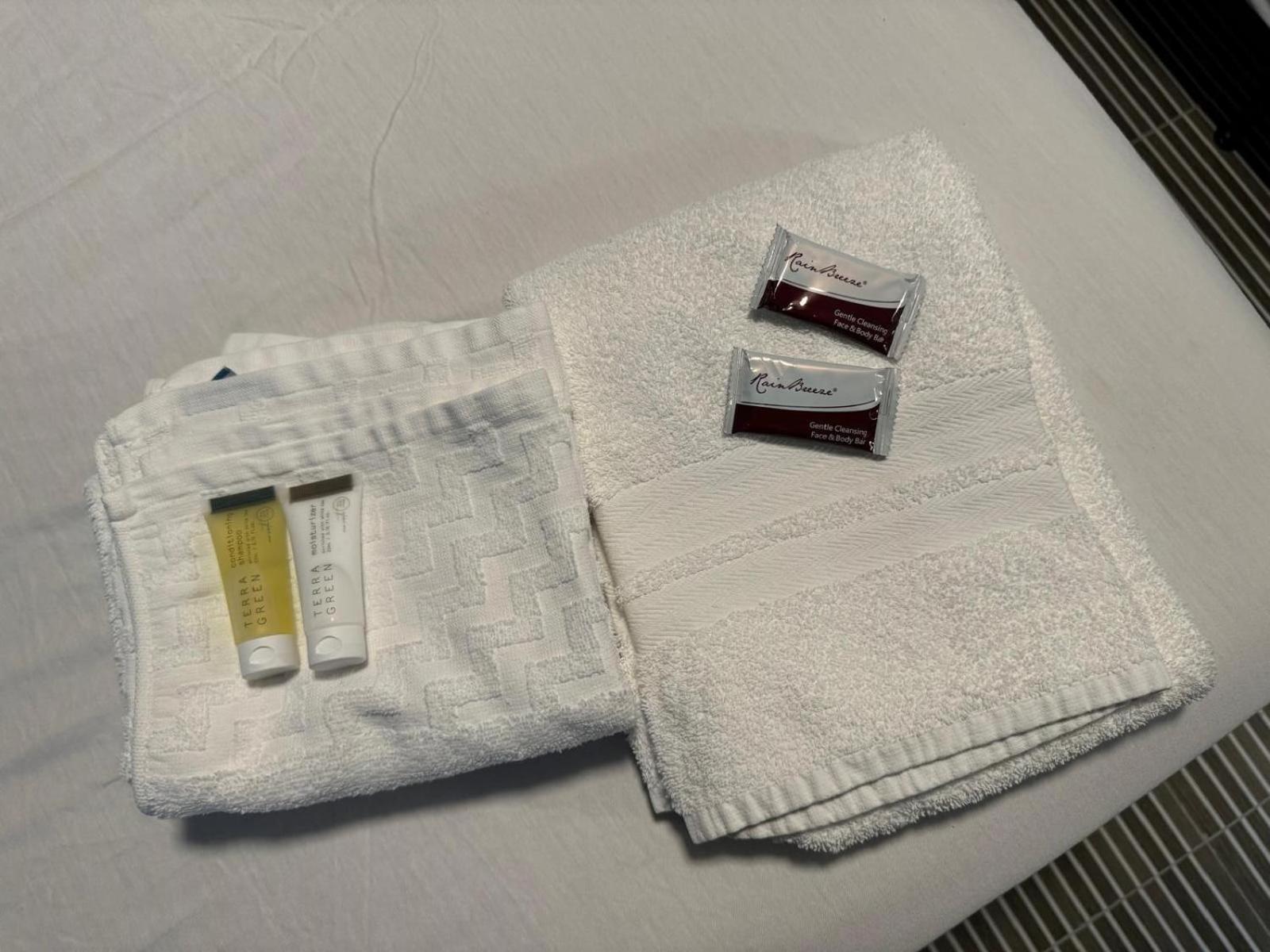 Hotel Essence Express Ewr Airport 2*